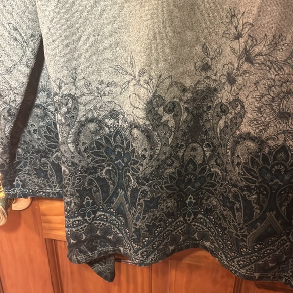 One World Slouch Neck Floral Top - Picture 6 of 8